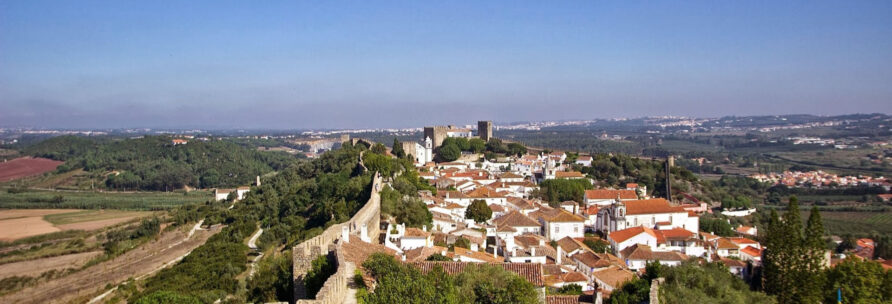 Óbidos – A vila encantada entre muralhas, com espírito medieval.